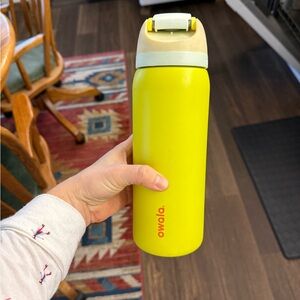 Owala 32 oz water bottle.